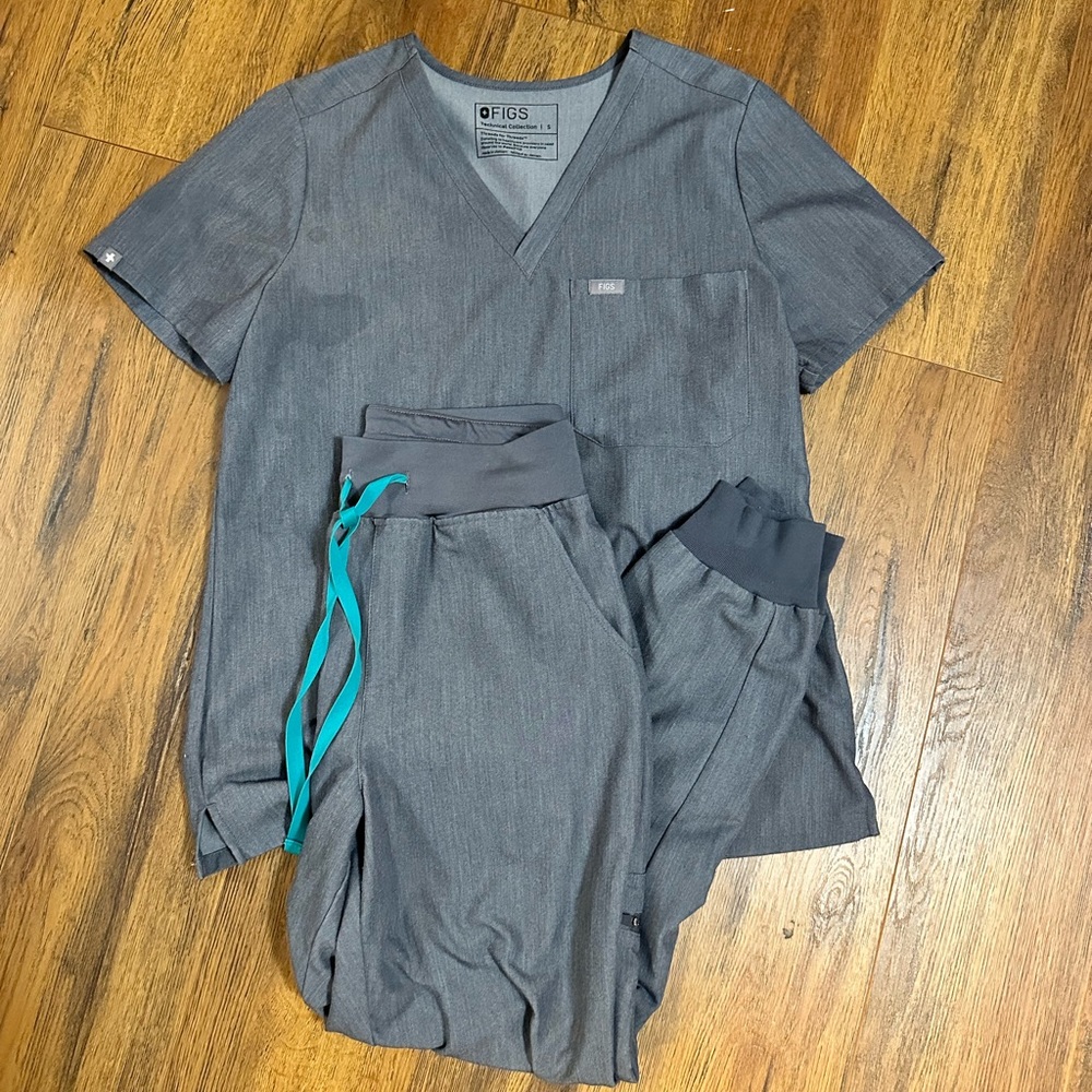 Figs gray jogger scrub set